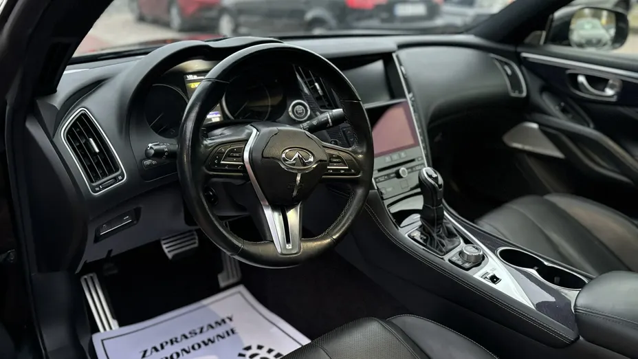 INFINITI Q60 -