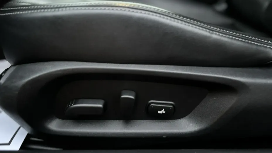 INFINITI Q60 -