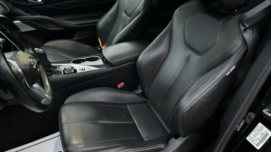 INFINITI Q60 -
