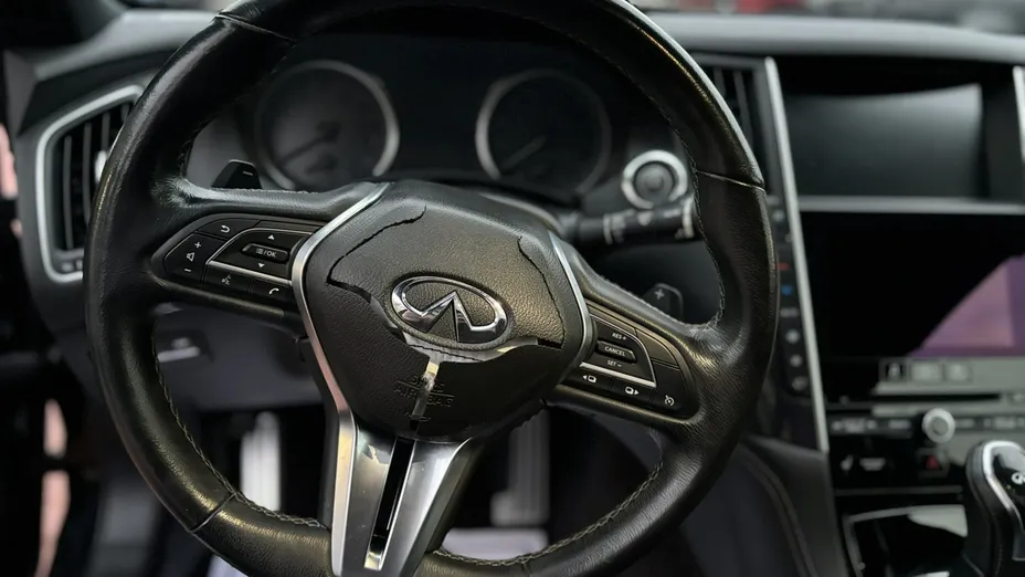 INFINITI Q60 -