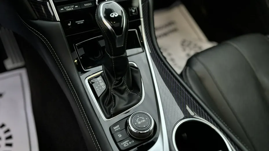 INFINITI Q60 -