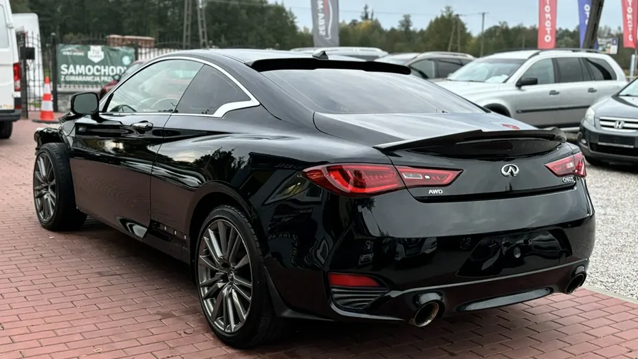 INFINITI Q60 -
