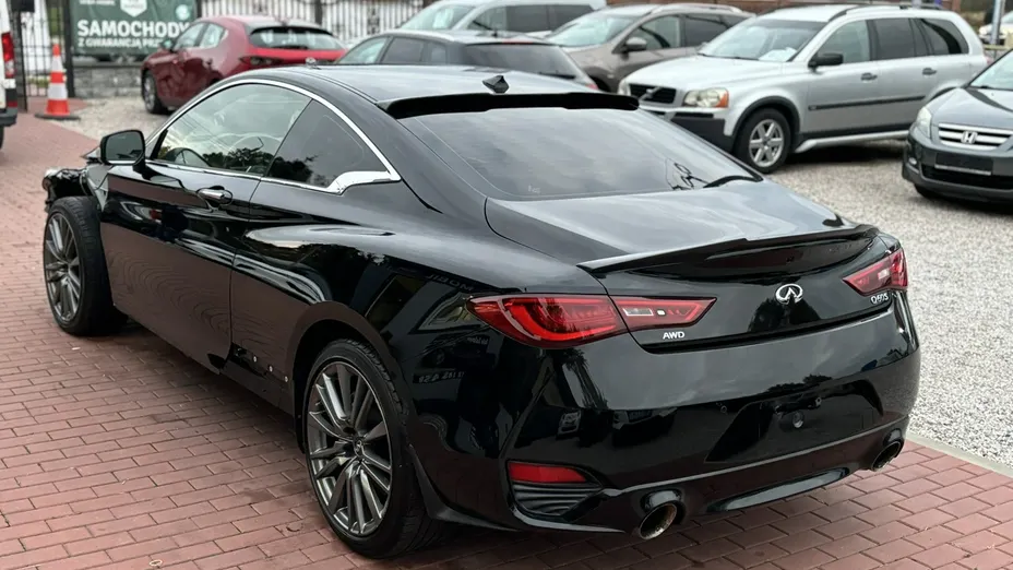 INFINITI Q60 -