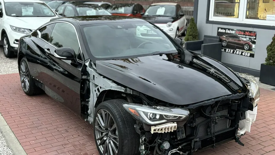 INFINITI Q60 -