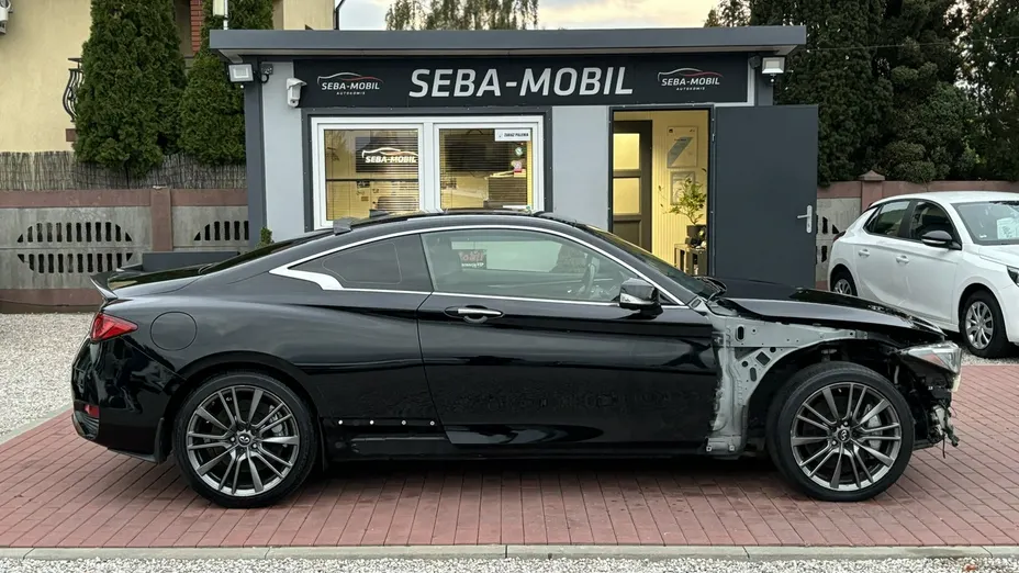 INFINITI Q60 -