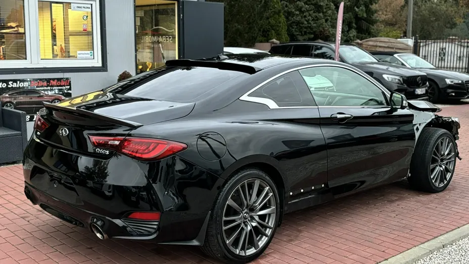 INFINITI Q60 -