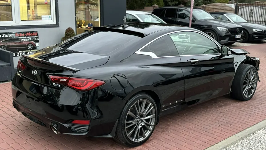 INFINITI Q60 -