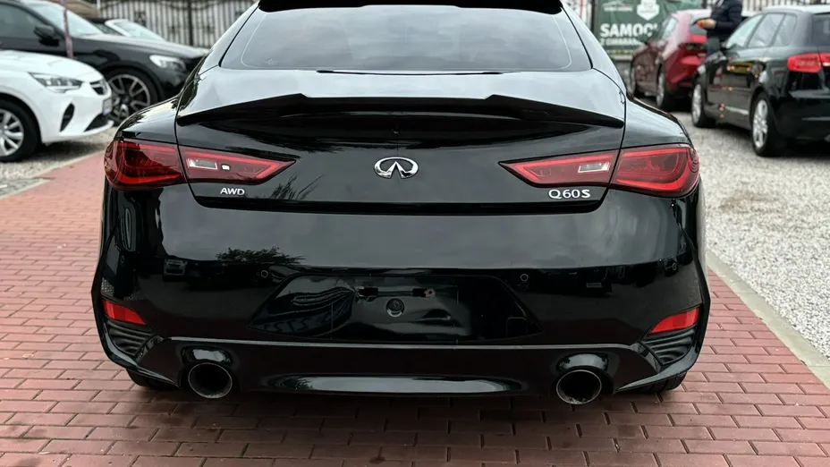 INFINITI Q60 -