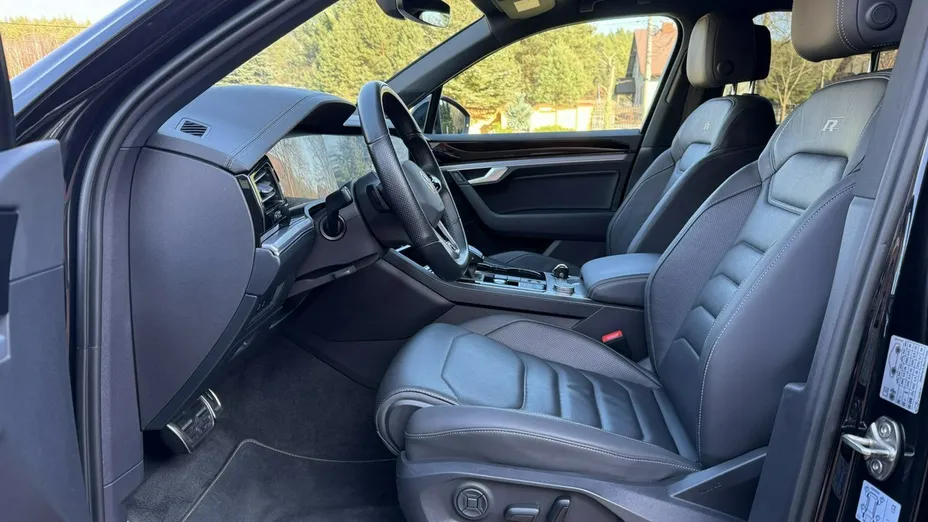 VOLKSWAGEN Touareg -