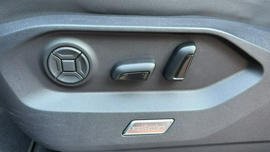 VOLKSWAGEN Touareg -