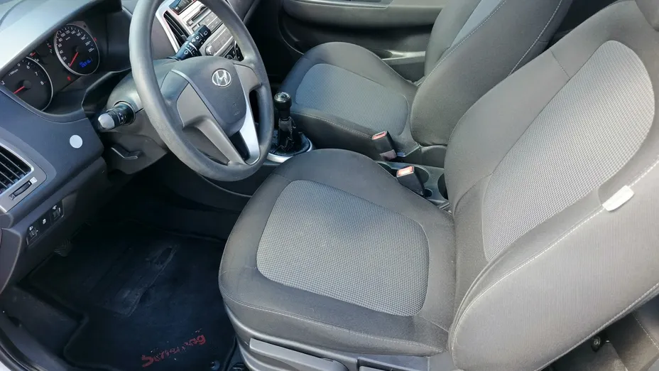 HYUNDAI i20 -