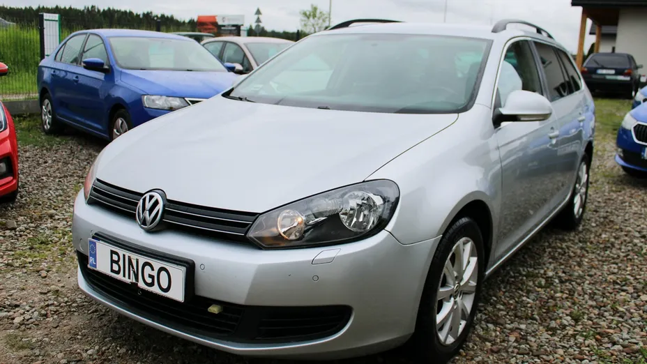 VOLKSWAGEN Golf -