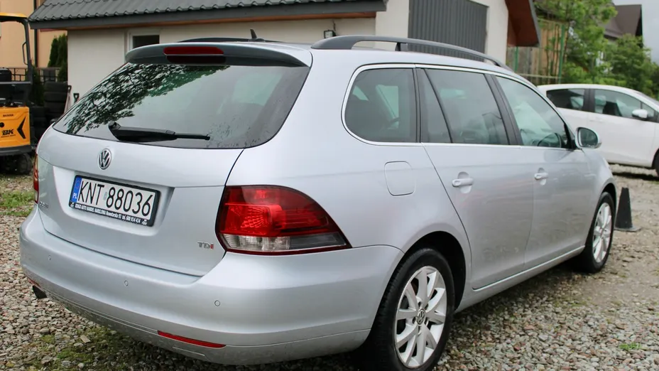 VOLKSWAGEN Golf -