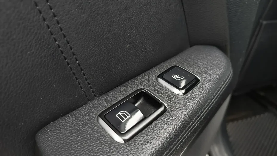 MERCEDES-BENZ E Klasa -