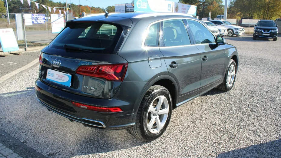 AUDI Q5 -