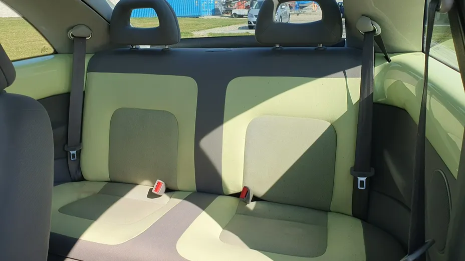 VOLKSWAGEN New Beetle -