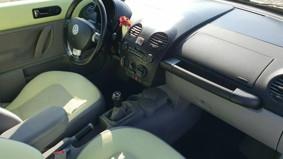 VOLKSWAGEN New Beetle -