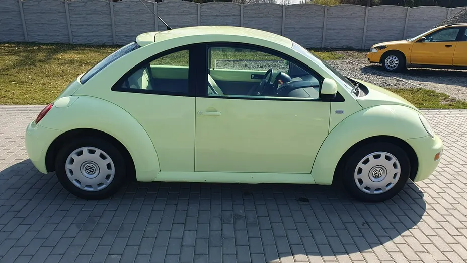 VOLKSWAGEN New Beetle -