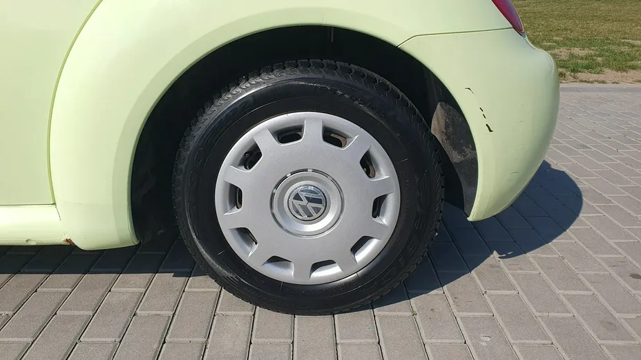 VOLKSWAGEN New Beetle -