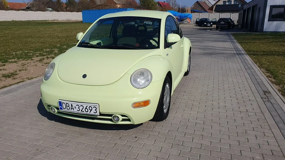 VOLKSWAGEN New Beetle -