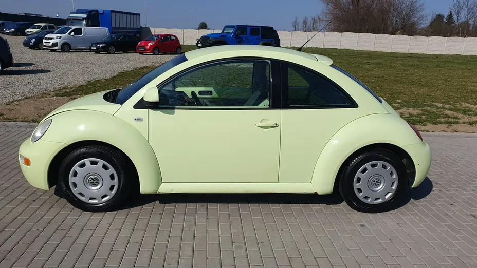 VOLKSWAGEN New Beetle -
