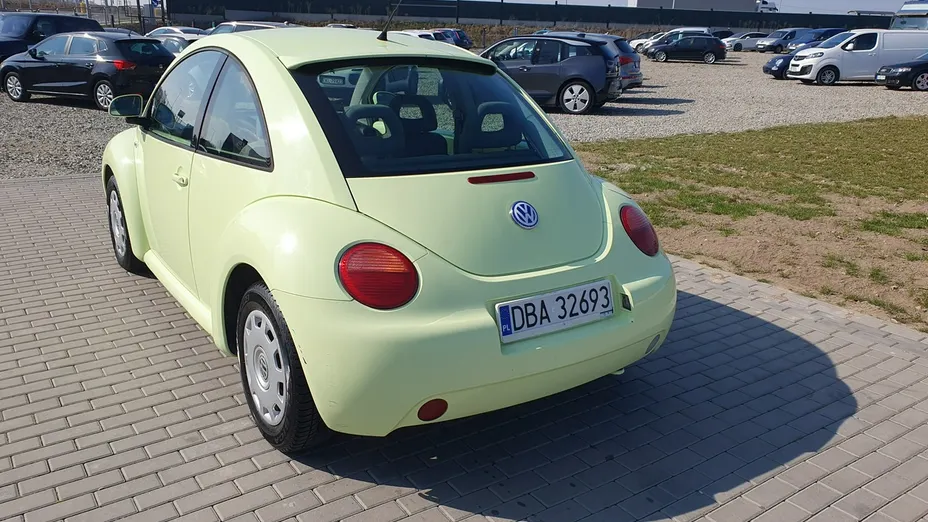 VOLKSWAGEN New Beetle -