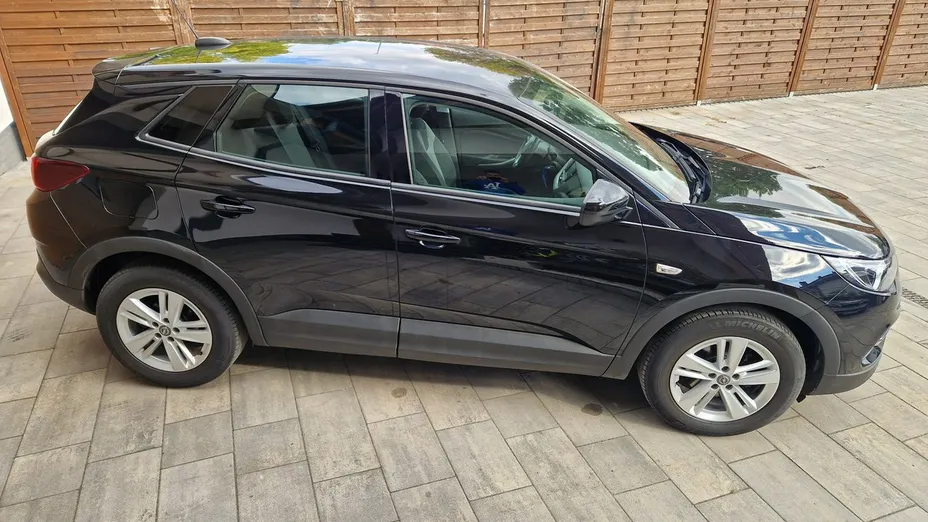 OPEL Grandland X -