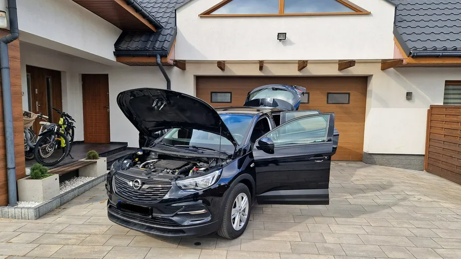 OPEL Grandland X -