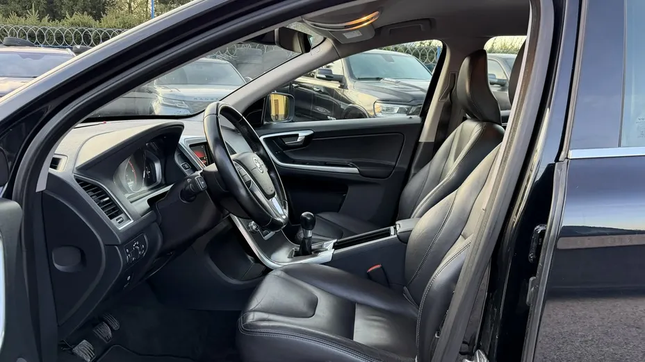 VOLVO XC60 -