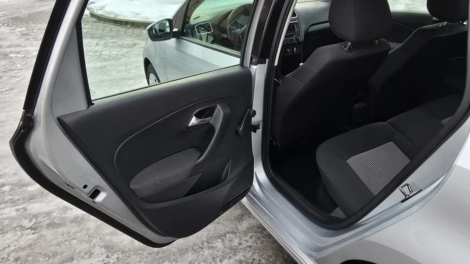 VOLKSWAGEN Polo -
