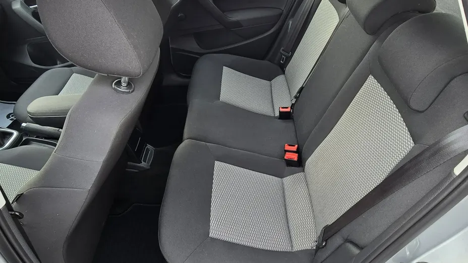 VOLKSWAGEN Polo -