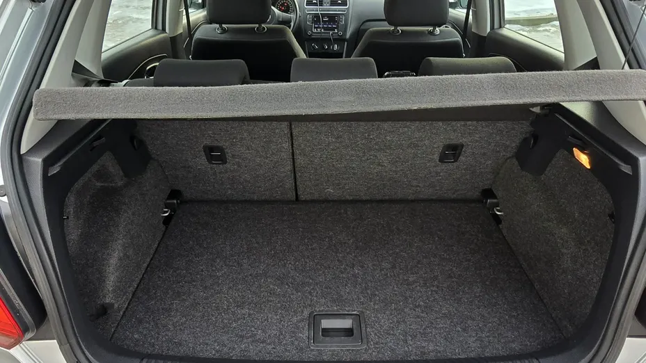 VOLKSWAGEN Polo -