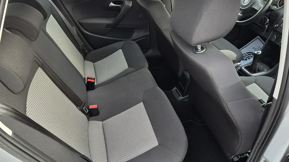 VOLKSWAGEN Polo -