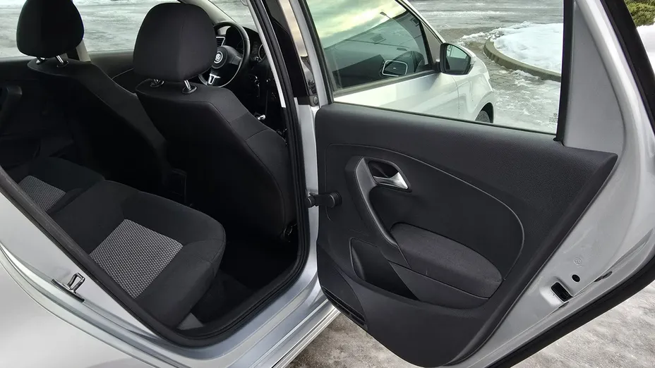 VOLKSWAGEN Polo -