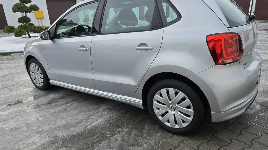 VOLKSWAGEN Polo -