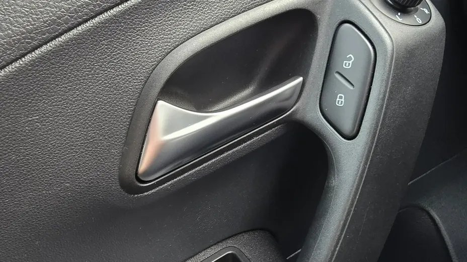 VOLKSWAGEN Polo -