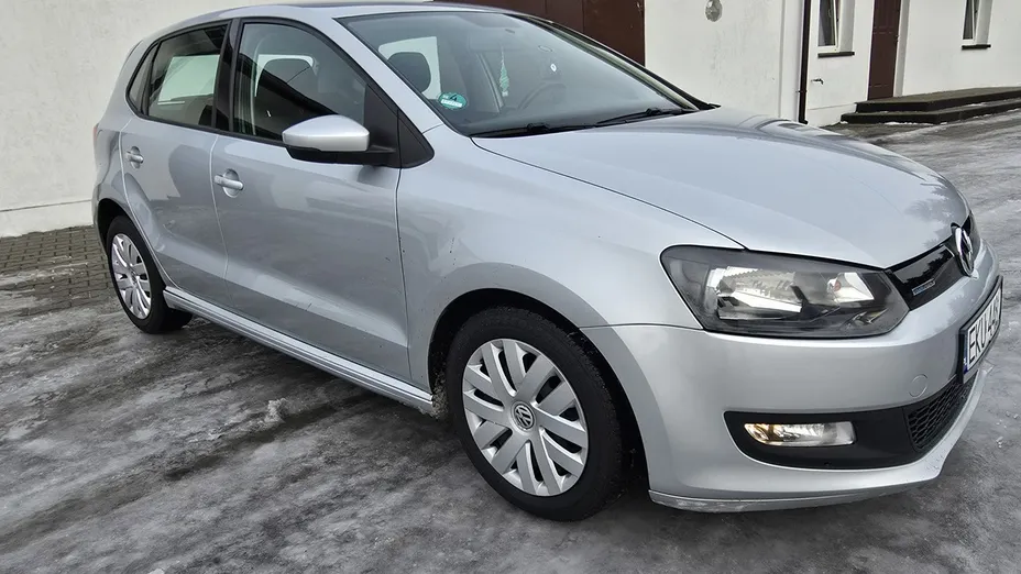 VOLKSWAGEN Polo -