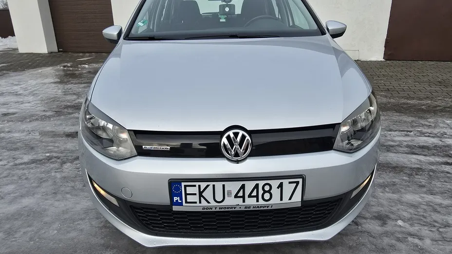 VOLKSWAGEN Polo -