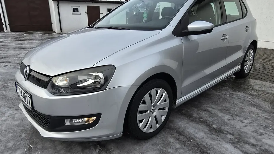 VOLKSWAGEN Polo -