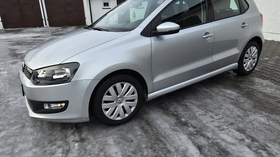 VOLKSWAGEN Polo -