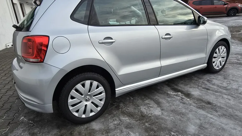 VOLKSWAGEN Polo -
