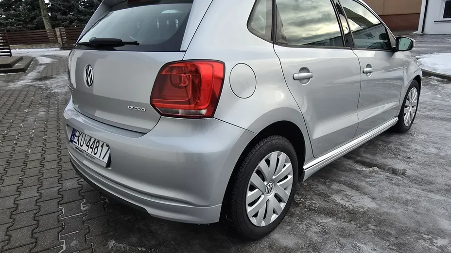 VOLKSWAGEN Polo -