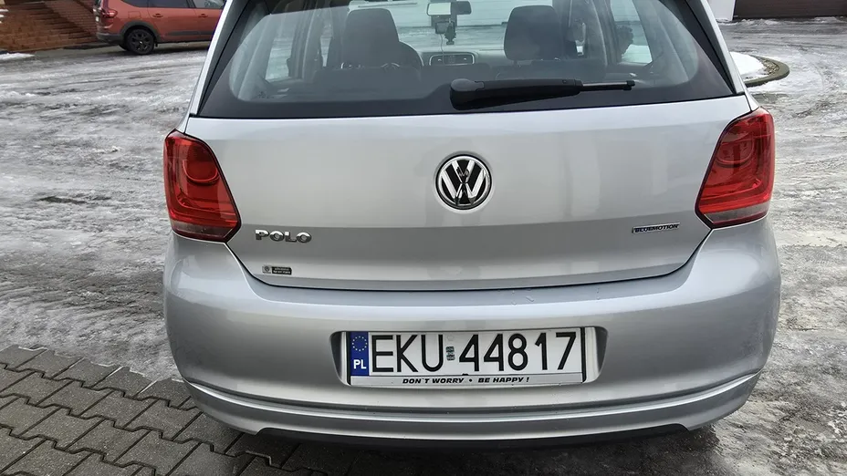 VOLKSWAGEN Polo -