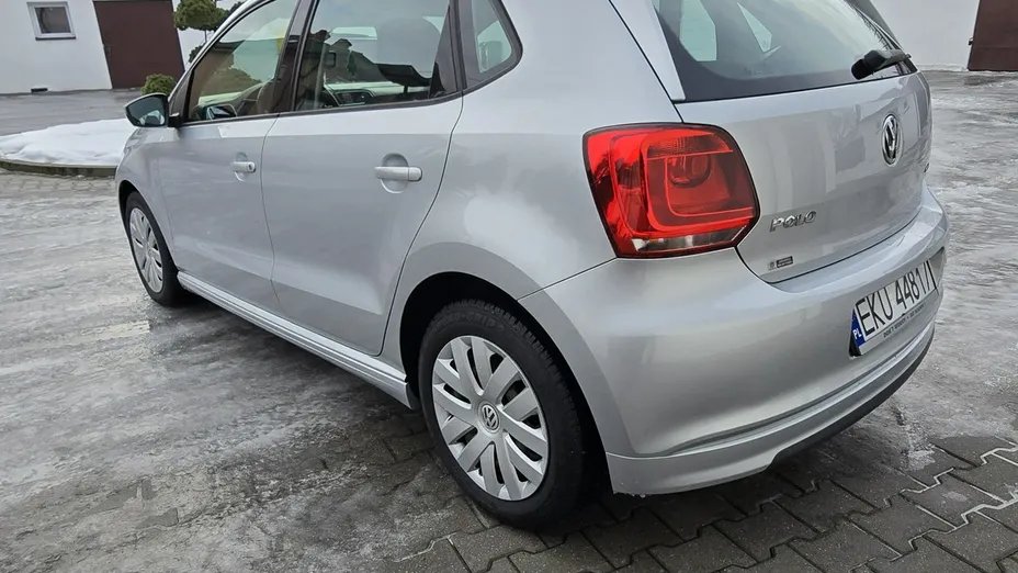 VOLKSWAGEN Polo -