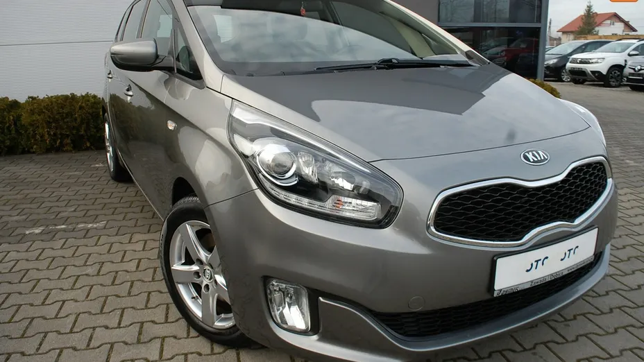 KIA Carens -