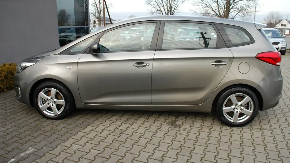 KIA Carens -