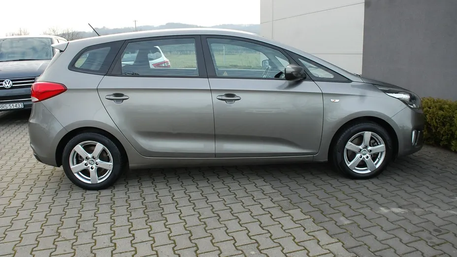 KIA Carens -