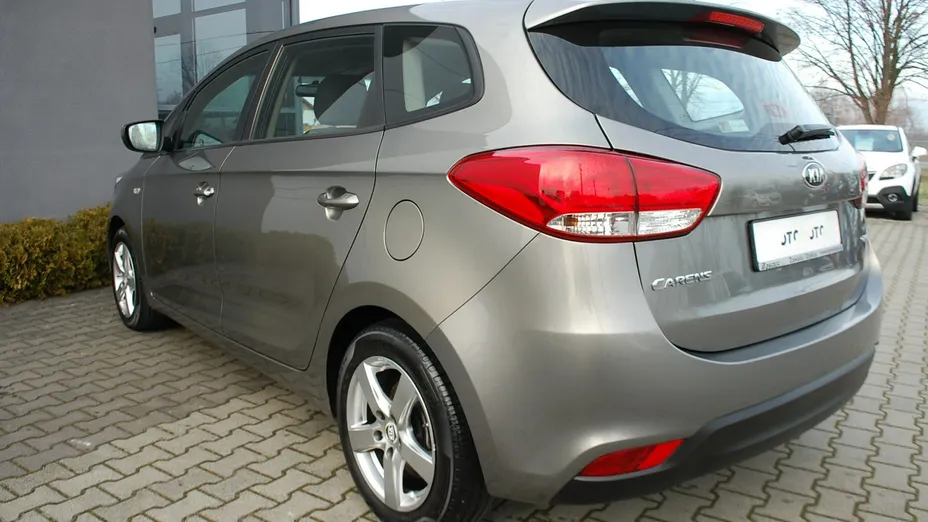 KIA Carens -