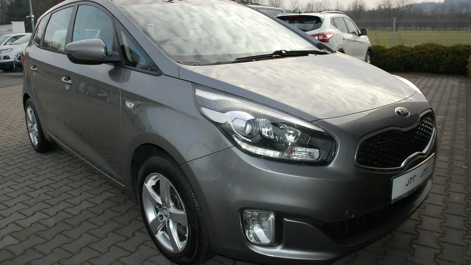 KIA Carens -