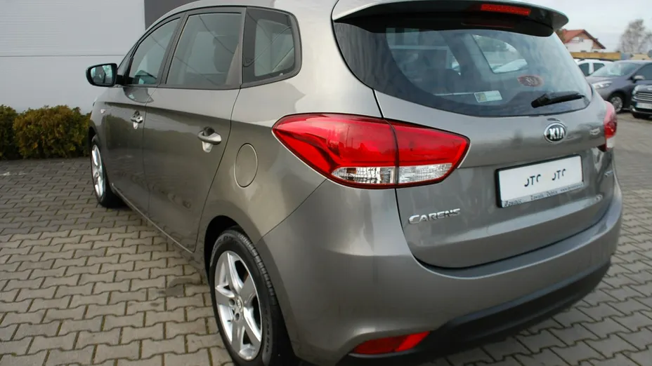 KIA Carens -